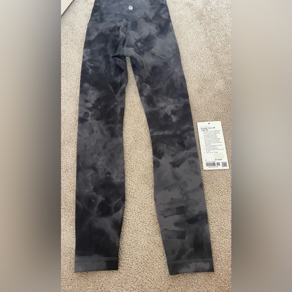 Lululemon wonder train leggings 25” size 2. - Picture 2 of 2
